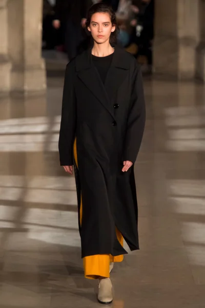 Look 27
